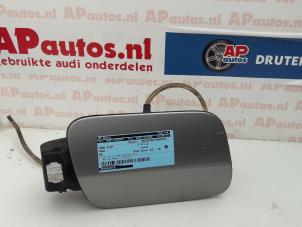 Używane Pokrywa wlewu paliwa Audi A8 (D3) 3.7 V8 40V Quattro Cena € 24,99 Procedura marży oferowane przez AP Autos