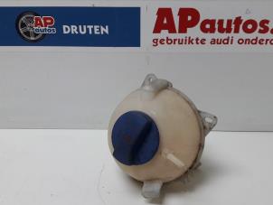 Usagé Réservoir d'expansion Audi TT (8N3) 1.8 20V Turbo Quattro Prix € 10,00 Règlement à la marge proposé par AP Autos