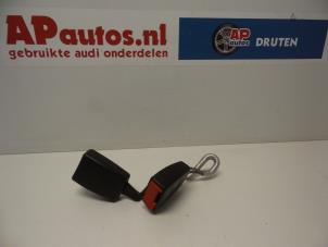 Używane Pas bezpieczenstwa srodkowy tyl Audi A3 Sportback (8PA) 1.6 Cena € 25,00 Procedura marży oferowane przez AP Autos