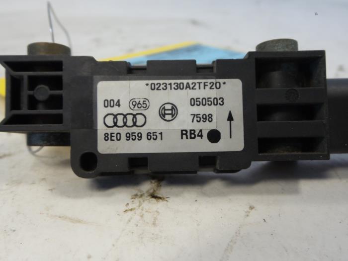 Sensor (otros) de un Audi A4 (B6) 1.9 TDI 100 2003