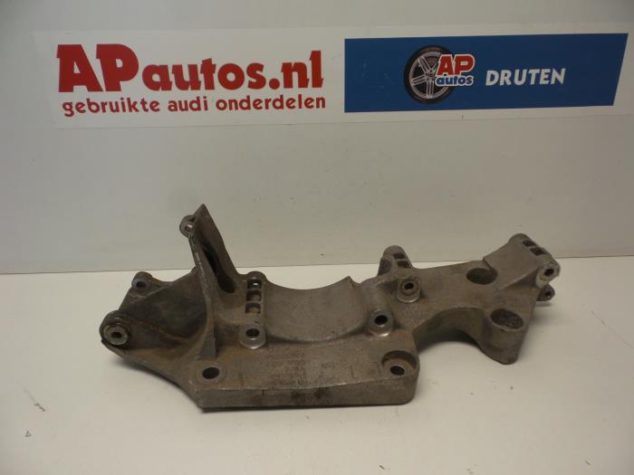 Usagé Support dynamo bas Audi A4 (B7) 2.0 TFSI 20V Prix € 19,99 Règlement à la marge proposé par AP Auto's