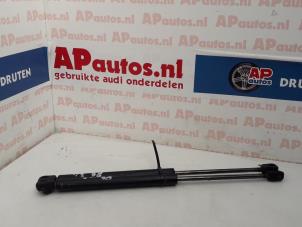 Używane Zestaw amortyzatorów gazowych tylnej klapy Audi S8 (D2) 4.2 V8 32V Cena € 9,99 Procedura marży oferowane przez AP Autos
