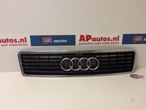 Używane Grill Audi A8 (D2) 4.2 V8 40V Quattro Cena € 19,99 Procedura marży oferowane przez AP Autos