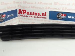 Usados Rejilla de parachoques Audi 80 (B4) 1.6 E/S Precio € 19,99 Norma de margen ofrecido por AP Autos