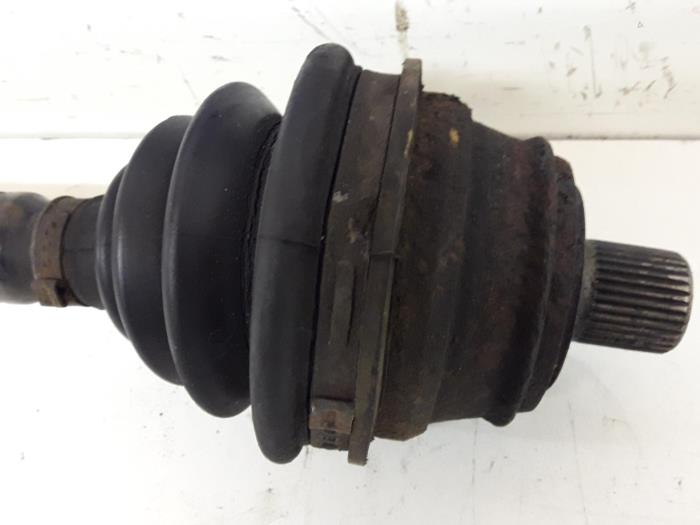 Front drive shaft, right from a Audi 80 (B4) 1.6 E/S 1993