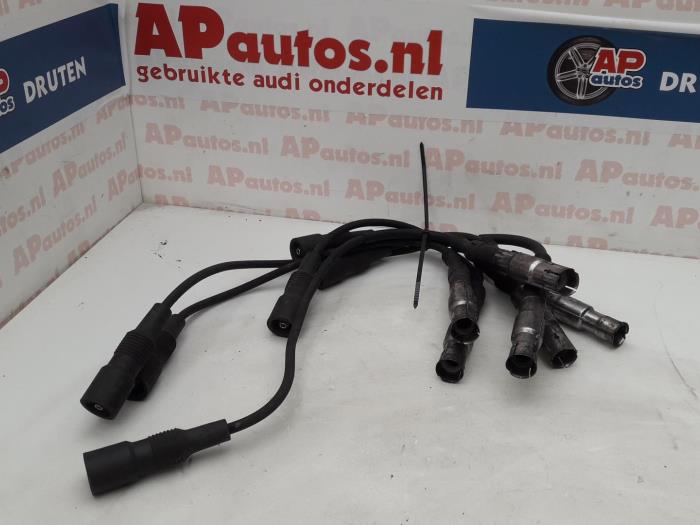 Spark plug cable set from a Audi A8 (D2) 2.8 V6 Quattro 1995