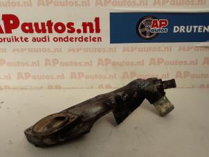 Usados Cuerpo de termostato Audi A8 (D2) 2.8 V6 Quattro Precio € 19,99 Norma de margen ofrecido por AP Autos