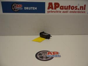 Usagé Commutateur chauffage vitre arrière Audi A3 (8L1) 1.6 Prix € 35,00 Règlement à la marge proposé par AP Autos