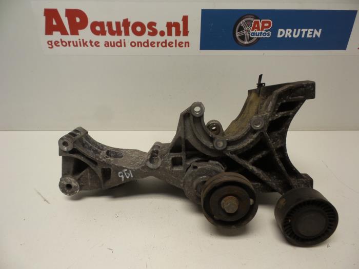 Usagé Support dynamo bas Audi A4 (B7) 1.9 TDI Prix € 19,99 Règlement à la marge proposé par AP Auto's