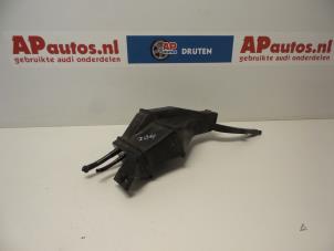 Usados Filtro de carbón Audi A4 Avant (B5) 1.6 Precio € 20,00 Norma de margen ofrecido por AP Autos