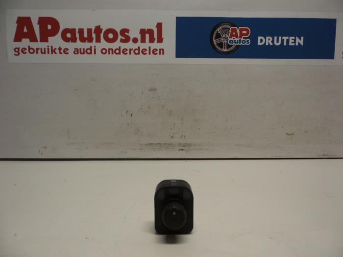 Używane Przelacznik lusterka Audi A8 (D3) 3.7 V8 40V Quattro Cena € 9,99 Procedura marży oferowane przez AP Auto's