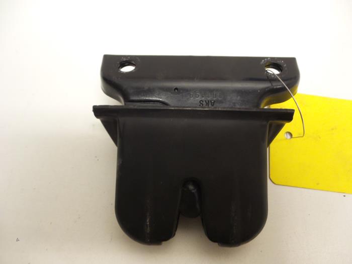 Tailgate lock mechanism from a Audi S3 (8P1) 1.8 T 20V 1999
