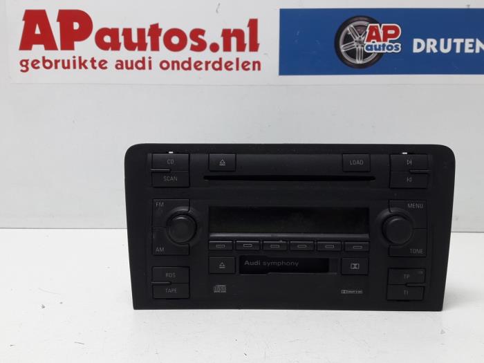 Radio van een Audi A3 (8P1) 2.0 16V FSI 2003