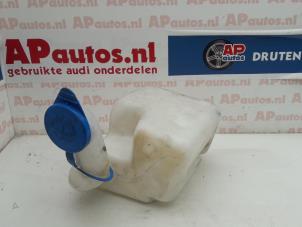 Usagé Réservoir lave-glace arrière Audi 80 Avant (B4) 2.0 E,S Prix € 15,00 Règlement à la marge proposé par AP Autos