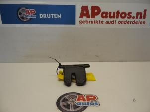 Usados Mecanismo de cierre del portón trasero Audi A4 (B5) 2.6 E V6 Precio € 14,99 Norma de margen ofrecido por AP Autos