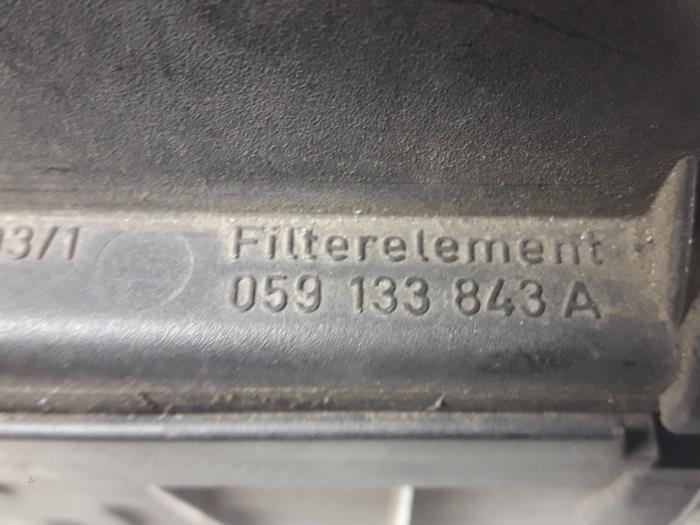 Obudowa filtra powietrza z Audi A6 Avant (C5) 2.5 TDI V6 24V 2003