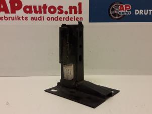 Usagé Support pare-chocs arrière droit Audi 100 Prix € 19,99 Règlement à la marge proposé par AP Autos