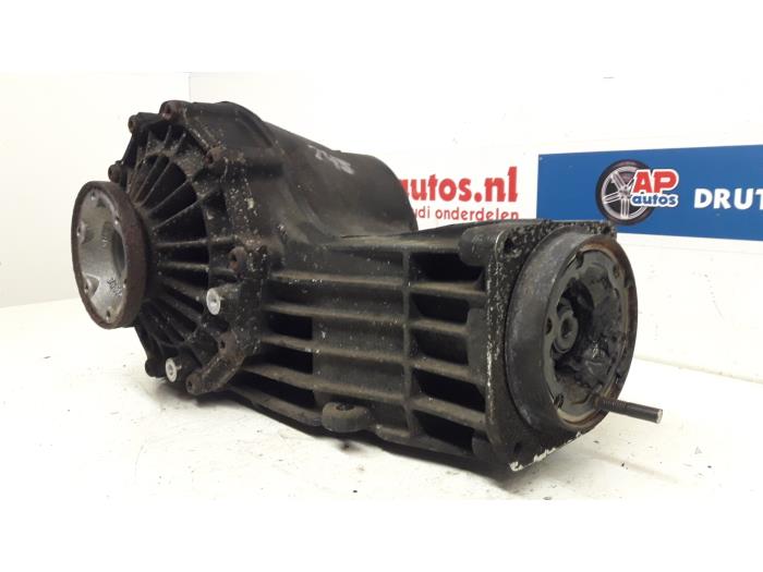 Rear differential from a Audi A6 Avant (C6) 2.0 TDI 16V 2005