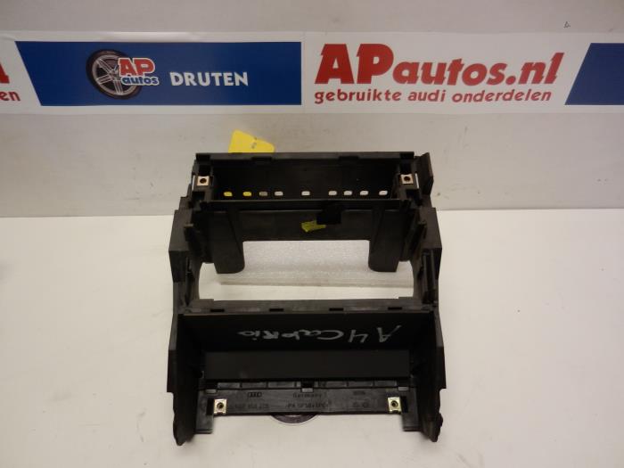 Begagnade Diverse Audi A4 Cabrio (B7) 2.5 TDI 24V Pris € 19,99 Marginaltabell erbjuds av AP Auto's