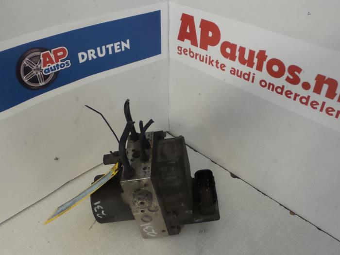 Usagé Bloc ABS Audi A4 (B6) 2.0 FSI 16V Prix € 49,99 Règlement à la marge proposé par AP Auto's