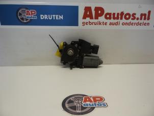 Usados Motor de ventanilla de puerta Audi A4 Avant (B5) 2.4 30V Precio € 19,99 Norma de margen ofrecido por AP Autos