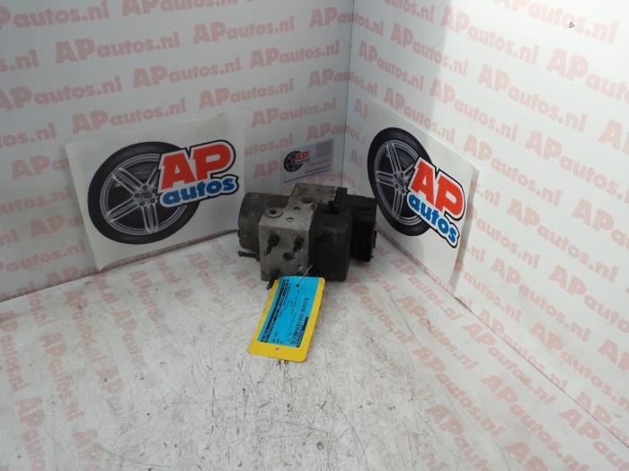 Usagé Bloc ABS Audi A4 Avant (B5) 2.4 30V Prix € 24,99 Règlement à la marge proposé par AP Auto's