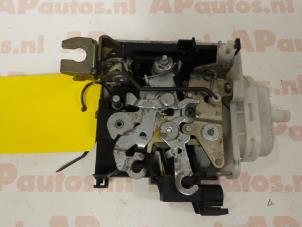 Used Front door lock mechanism 4-door, right Audi A4 Avant (B5) 1.8 20V Price € 35,00 Margin scheme offered by AP Autos