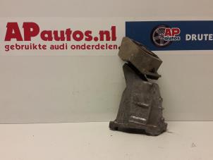 Używane Wspornik skrzyni biegów Audi 100 (C4) 2.3 E 5E Cena € 19,99 Procedura marży oferowane przez AP Autos
