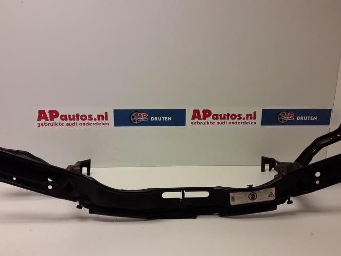 Usados Panel frontal Audi 100 (C4) 2.3 E 5E Precio € 75,00 Norma de margen ofrecido por AP Auto's