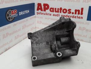 Usagé Support moteur Audi S8 (D2) 4.2 V8 32V Prix € 19,99 Règlement à la marge proposé par AP Autos