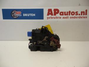 Usagé Serrure portière mécanique 2portes droite Audi A3 (8P1) 1.9 TDI Prix € 45,00 Règlement à la marge proposé par AP Autos