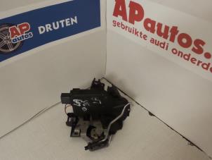 Usados Cilindro de cerradura de puerta izquierda Audi A6 Avant (C5) 2.5 TDI V6 24V Precio € 19,99 Norma de margen ofrecido por AP Autos