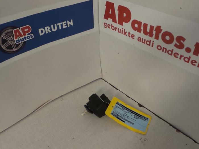 Używane Silnik reflektora Audi A3 (8L1) 1.6 Cena € 35,00 Procedura marży oferowane przez AP Auto's