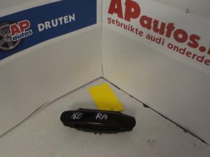 Usagé Poignée de porte arrière droite Audi A3 Sportback (8PA) 1.9 TDI Prix € 35,00 Règlement à la marge proposé par AP Autos