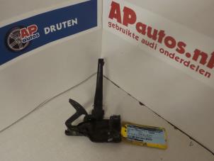 Usagé Mécanique de verrouillage capot Audi A4 Avant (B6) 1.9 TDI PDE 130 Prix € 35,00 Règlement à la marge proposé par AP Autos