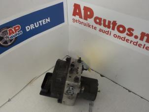 Używane Pompa ABS Audi A4 Avant (B6) 2.5 TDI 24V Cena € 34,99 Procedura marży oferowane przez AP Autos