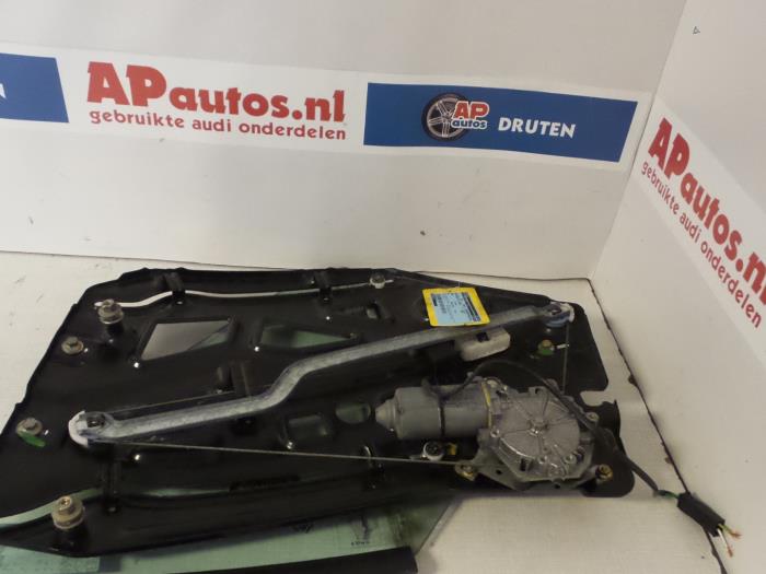 Usados Motor de ventanilla de puerta Audi Cabrio (B4) 2.3 E Precio € 49,99 Norma de margen ofrecido por AP Auto's