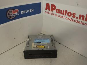 Usados Cambiador de CD Audi A4 Avant (B6) 2.5 TDI 24V Precio € 45,00 Norma de margen ofrecido por AP Autos