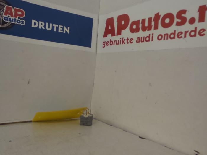 Używane Przekaznik Audi 80 (B3) 1.8 i Cena € 19,99 Procedura marży oferowane przez AP Auto's