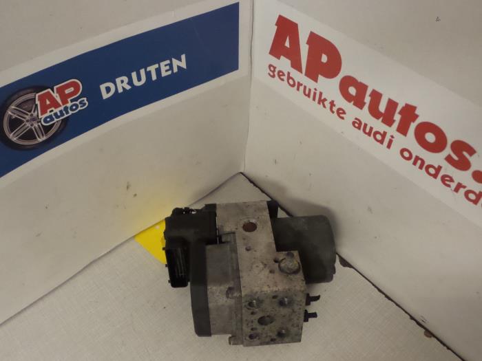 Używane Pompa ABS Audi A6 (C5) 2.5 TDI V6 24V Cena € 24,99 Procedura marży oferowane przez AP Auto's