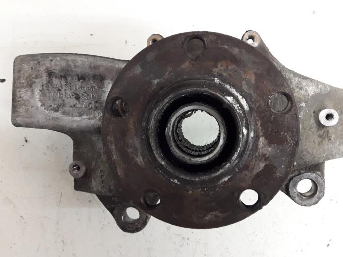 Knuckle, front left from a Audi A6 Avant Quattro (C5) 2.5 TDI V6 24V 2002