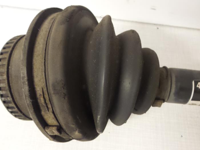 Front drive shaft, right from a Audi A8 (D2) 2.8 V6 30V 2000