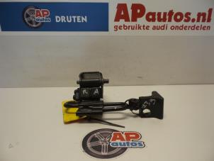 Used Rear door hinge, right Audi A3 (8P1) 1.9 TDI Price € 35,00 Margin scheme offered by AP Autos