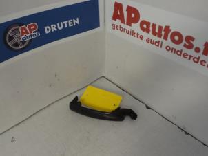 Usagé Poignée de porte arrière droite Audi A2 (8Z0) 1.4 TDI Prix € 30,00 Règlement à la marge proposé par AP Autos