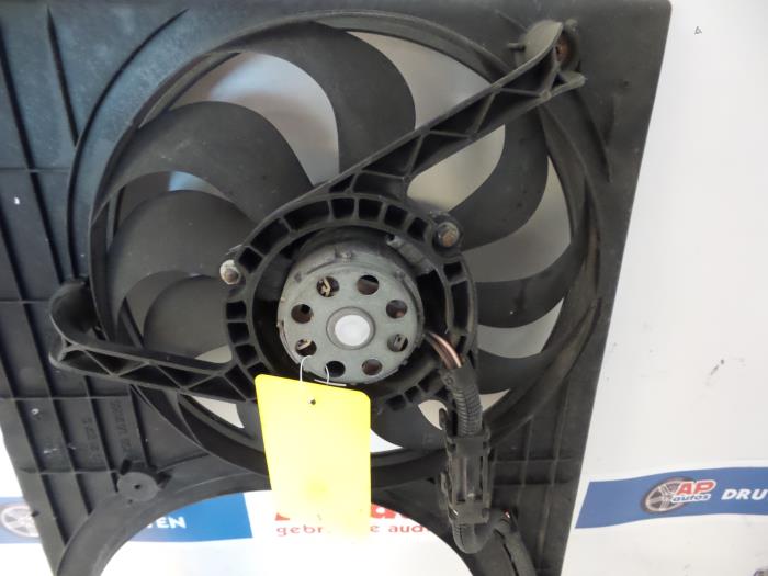 Air conditioning cooling fans from a Audi A3 (8L1) 1.6 1998