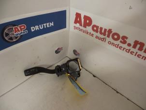 Usados Interruptor de indicador de dirección Audi A4 Avant (B6) 2.5 TDI 24V Precio € 35,00 Norma de margen ofrecido por AP Autos
