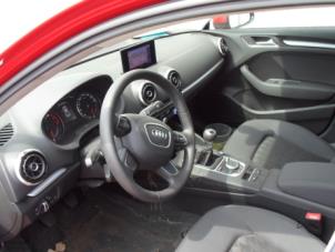 Używane Zestaw powlok (kompletny) Audi A3 Limousine (8VS/8VM) 1.4 TFSI 16V Cena € 399,99 Procedura marży oferowane przez AP Autos