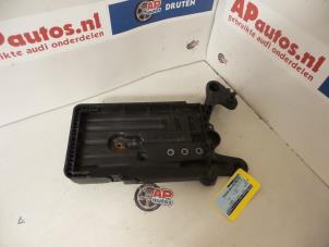 Używane Pojemnik na akumulator Audi A3 Limousine (8VS/8VM) 1.4 TFSI 16V Cena € 19,99 Procedura marży oferowane przez AP Autos