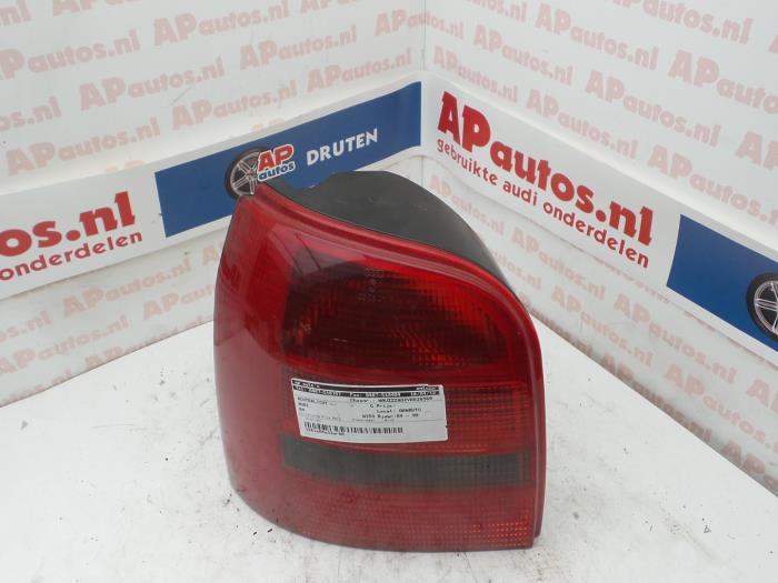 Taillight, left from a Audi A4 Avant (B5) 1.8 20V Turbo 1996