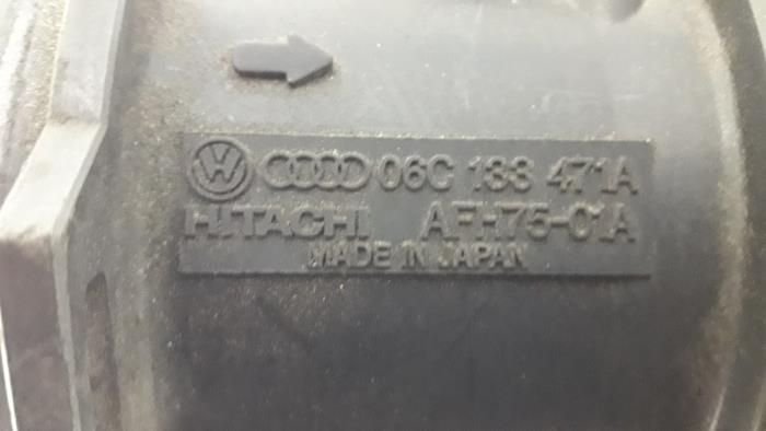 Air mass meter from a Audi A4 Cabrio (B7) 3.0 V6 30V 2003